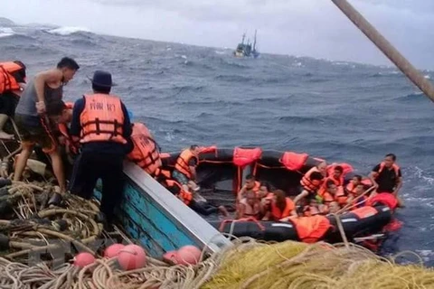 Lật tàu tại Indonesia làm hơn 10 người thiệt mạng và mất tích