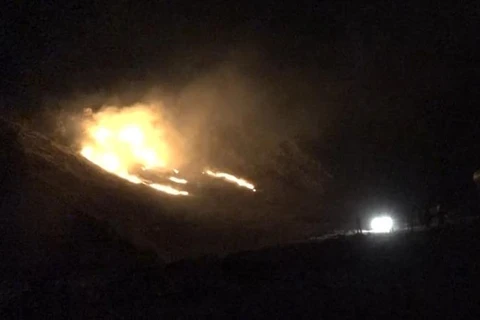 Một sườn đồi bị cháy sau một vụ tấn công của Thổ Nhĩ Kỳ. (Nguồn: ANF)
