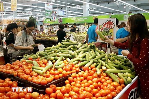 Nông sản an toàn được đưa vào tiêu thụ tại hệ thống các siêu thị. (Ảnh minh họa. Phương Anh/TTXVN)
