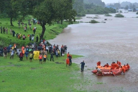 Hành khách bị mắc kẹt. (Nguồn: indiatoday.in)