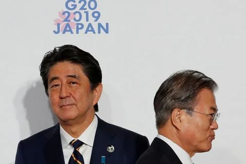 Thủ tướng Nhật Bản Shinzo Abe và Tổng thống Hàn Quốc Moon Jae-in. (Nguồn: Reuters)