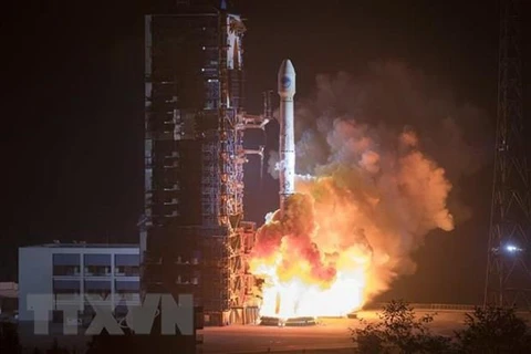 Một vụ phóng tên lửa của Trung Quốc. (Ảnh: THX/TTXVN)