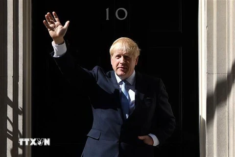 Tân Thủ tướng Anh Boris Johnson tại số 10 phố Downing ở thủ đô London. (Ảnh: THX/TTXVN)