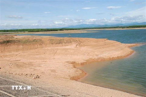 Hồ chứa nước La Ngà (Quảng Trị) chỉ còn đạt 19,1% dung tích thiết kế. (Ảnh: Thanh Thủy/TTXVN)