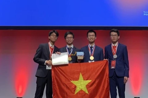 Học sinh Việt lần đầu đạt điểm tuyệt đối thi thực hành Olympic Hóa học