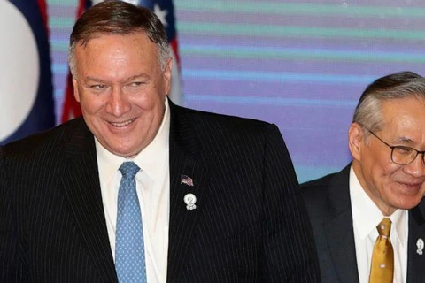 Ngoại trưởng Mỹ Mike Pompeo (trái) và người đồng cấp Thái Lan Don Pramudwinai tại Bangkok ngày 1/8. (Nguồn: AP) 