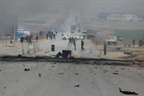 Hiện trường một vụ đánh bom tại tỉnh al-Hasakah, Đông Bắc Syria. (Ảnh: AFP/TTXVN)