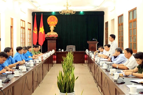 Quang cảnh cuộc làm việc giữa đoàn công tác Tổng Liên đoàn Lao động Việt Nam với lãnh đạo thành phố Hải Phòng. (Ảnh: An Đăng/TTXVN)