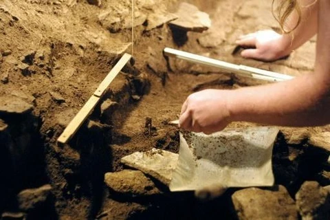 Phát hiện quách đá người Merovingian có niên đại 1.400 năm tại Pháp