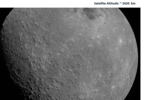 Hình ảnh đầu tiên về Mặt Trăng được chụp bởi tàu thăm dò Chandrayaan-2 của Ấn Độ. (Ảnh: ISRO/TTXVN)
