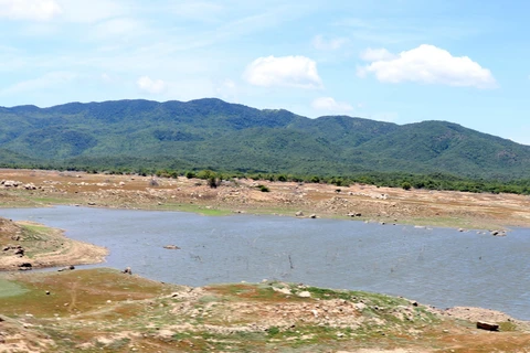 Nhiều hồ chứa nước ở Ninh Thuận sắp cạn kiệt, gây khó khăn cho sản xuất vụ mùa 2019. (Ảnh: Công Thử/TTXVN)