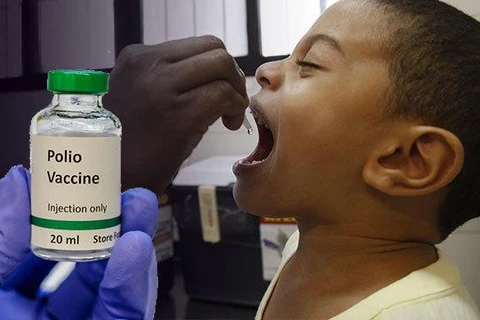 Trẻ em uống vắcxin. (Nguồn: rappler.com)