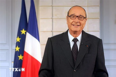 Cựu Tổng thống Pháp Jacques Chirac trong bài phát biểu được truyền hình trên toàn quốc tại Paris. (Ảnh: AFP/TTXVN)