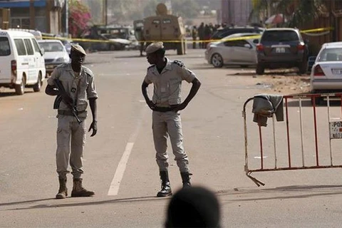 Cảnh sát Burkina Faso tại hiện trường một vụ tấn công. (Nguồn: dailytimes.com.pk)