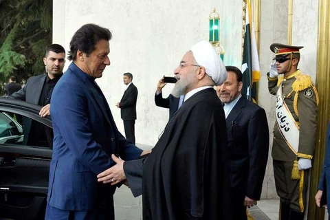 Thủ tướng Imran Khan (trái) và ổng thống Hassan Rouhani. (Nguồn: gulfnews.com)