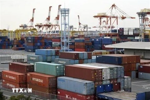 Quang cảnh cảng container ở Tokyo, Nhật Bản. (Ảnh: Kyodo/TTXVN)