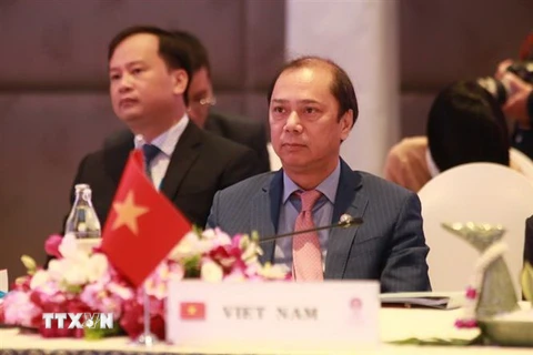 Thứ trưởng Bộ Ngoại giao Nguyễn Quốc Dũng, Trưởng SOM Việt Nam tại hội nghị. (Ảnh: Ngọc Quang-Hữu Kiên/TTXVN)