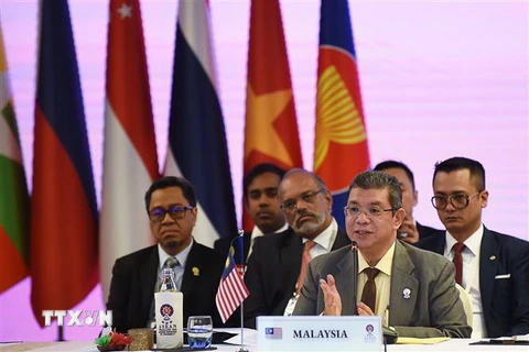 Ngoại trưởng Malaysia Saifuddin Abdullah phát biểu tại Hội nghị Ngoại trưởng ASEAN ở Bangkok, Thái Lan. (Ảnh: AFP/TTXVN)