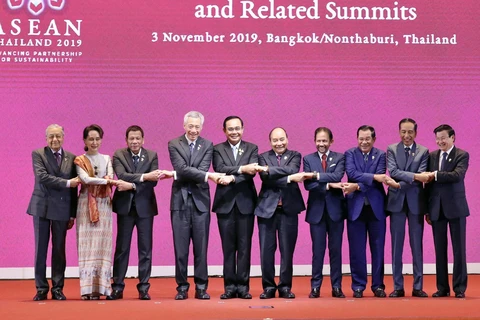 Thủ tướng Nguyễn Xuân Phúc và các Trưởng đoàn tại Lễ khai mạc Hội nghị Cấp cao ASEAN lần thứ 35. (Ảnh: Thống Nhất/TTXVN)