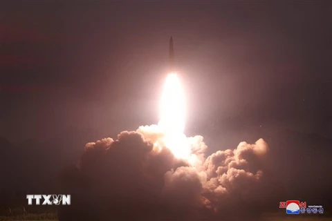 Tên lửa chiến thuật kiểu mới được Triều Tiên phóng thử nghiệm ngày 6/8/2019. (Ảnh: Yonhap/TTXVN)