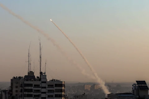Rocket được nã từ Dải Gaza về phía lãnh thổ Israel ngày 12/11/2019. (Ảnh: THX/TTXVN)