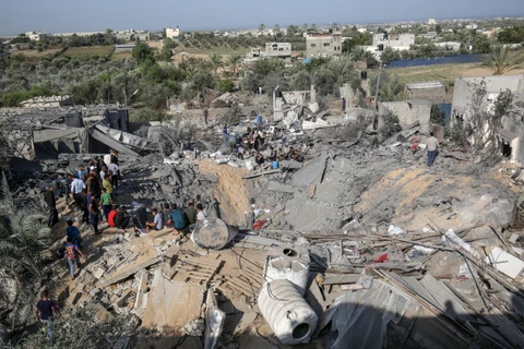 Hiện trường một vụ oanh tạc của Israel xuống thị trấn Khan Yunis, miền Nam Dải Gaza ngày 14/11/2019. (Ảnh: AFP/TTXVN)