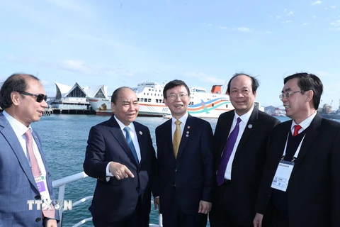[Photo] Thủ tướng Nguyễn Xuân Phúc thăm cảng quốc tế Busan