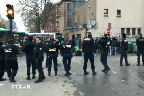 Cảnh sát Pháp dẹp các trại tị nạn trái phép. (Nguồn: bfmtv.com)