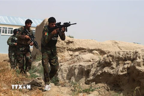 Lực lượng an ninh Afghanistan tuần tra tại tỉnh Jawzjan, miền bắc Afghanistan. (Ảnh: THX/TTXVN)