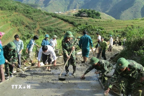 [Photo] Quân đội giúp dân trong lao động sản xuất, phát triển kinh tế