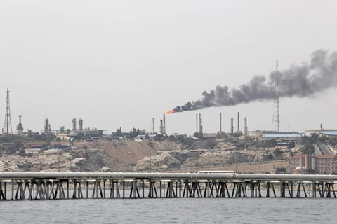 Một cơ sở khai thác dầu của Iran trên đảo Khark ở ngoài khơi vùng Vịnh. (Nguồn: AFP/TTXVN)