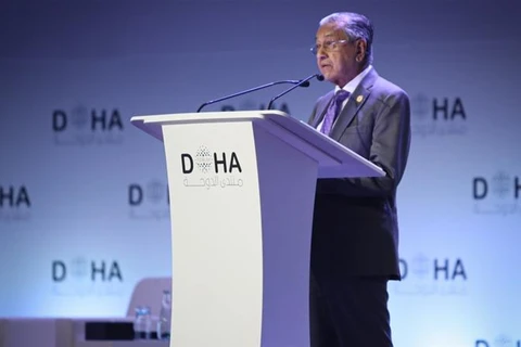 Thủ tướng Mahathir phát biểu tại họp báo khi tham dự Diễn đàn Doha ở Qatar. (Nguồn: aljazeera.com)