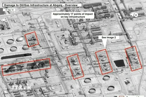 Nhà máy lọc dầu của Saudi Arabia ở Abqaig bị phá hủy sau vụ tấn công bằng máy bay không người lái, ngày 14/9/2019. (Ảnh: AFP/TTXVN)