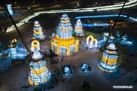 Thế giới băng tuyết Cáp Nhĩ Tân khi đang xây dựng. (Nguồn: news.cn)