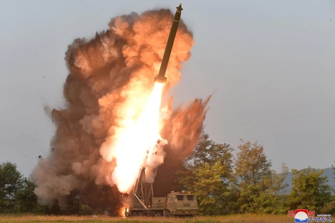 (Ảnh do Hãng Thông tấn Trung ương Triều Tiên phát tháng ngày 11/0/2019): Một vụ thử tên lửa tại địa điểm không xác định ở Triều Tiên ngày 10/9/2019. (Ảnh: AFP/TTXVN)