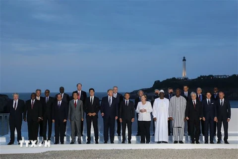 Các nhà lãnh đạo G7 và khách mời chụp ảnh chung tại Hội nghị thượng đỉnh G7 ở Biarritz, ngày 25/8/2019. (Ảnh: AFP/TTXVN)