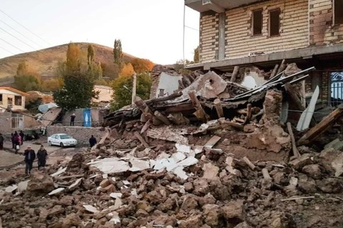 Cảnh đổ nát sau một trận động đất tại Iran. (Nguồn: AFP)