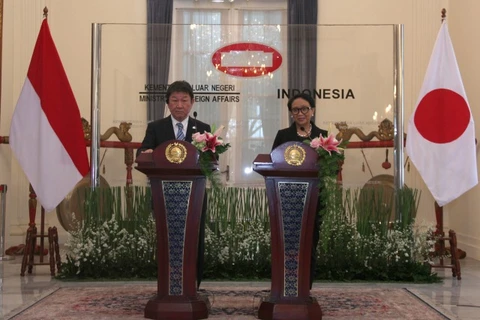 Ngoại trưởng Nhật Bản Toshimitsu Motegi và người đồng cấp Indonesia Retno Marsudi. (Nguồn: kumparan.com)