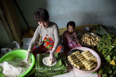 [Photo] “Xóm bánh tét” Phước Hòa ở Kiên Giang rộn ràng mùa Tết