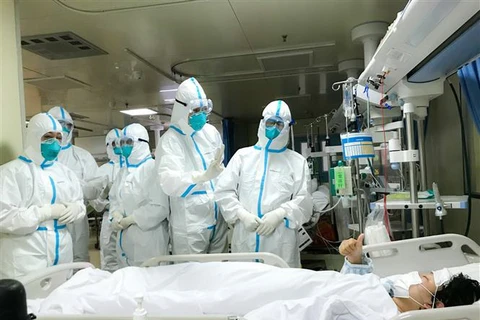 Bệnh nhân nhiễm virus corona được điều trị tại bệnh viện Hán Khẩu ở Vũ Hán, Trung Quốc ngày 27/1/2020. (Ảnh: THX/TTXVN)