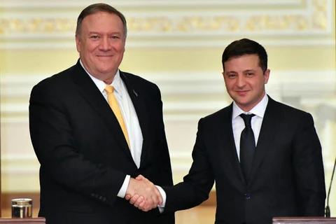 Ngoại trưởng Mike Pompeo và Tổng thống Volodymyr Zelensky. (nguồn: AFP)