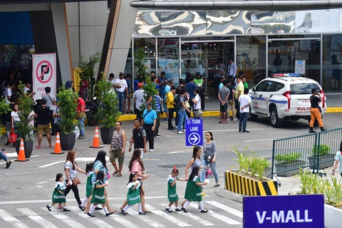 Bên ngoài trung tâm mua sắm Greenhills V-Mall. (Nguồn: ABS-CBN News)