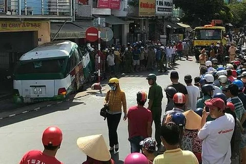 Bạc Liêu: Xe buýt gây tai nạn liên hoàn, 2 người thương vong