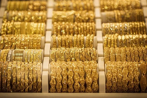 Đồ trang sức vàng được bày bán tại một chợ vàng. (Ảnh: Yonhap/TTXVN)
