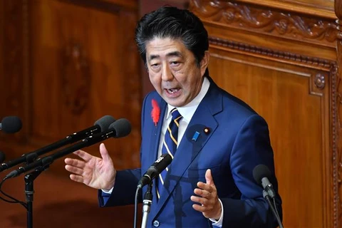 Thủ tướng Nhật Bản Shinzo Abe phát biểu tại một phiên họp Quốc hội ở Tokyo. (Ảnh: AFP/TTXVN)