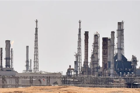 Một cơ sở lọc dầu gần khu vực al-Khurj, phía Nam thủ đô Riyadh, Saudi Arabia. (Ảnh: AFP/TTXVN)