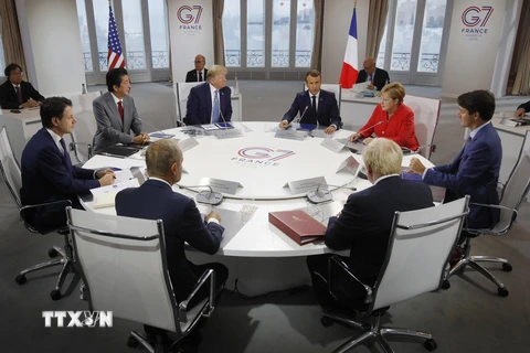 Các nhà lãnh đạo nhóm 7 nước công nghiệp phát triển nhất thế giới (G7) cùng đại diện Liên minh châu Âu tại hội nghị thượng đỉnh ở Biarritz, Tây Nam Pháp ngày 25/8/2019. (Ảnh: AFP/TTXVN)