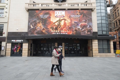Rạp chiếu phim ở West End, London (Anh) đóng cửa trong bối cảnh dịch COVID-19 lây lan mạnh, ngày 17/3/2020. (Ảnh: THX/TTXVN)