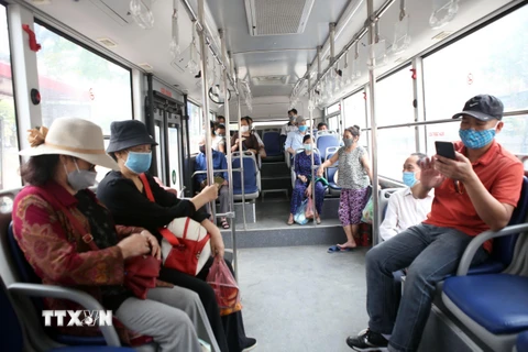 Hà Nội giảm 80% chuyến lượt xe buýt để phòng chống dịch. (Ảnh: Danh Lam/TTXVN)