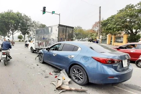 Nam Định: Ôtô con va chạm với xe ba bánh khiến 3 người bị thương